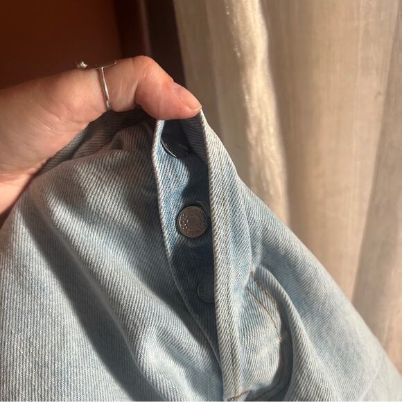 Levi’s 501 Button Fly Denim Cutoff Shorts Raw Hem 100% Cotton Light Wash Size 32 - Picture 4 of 6